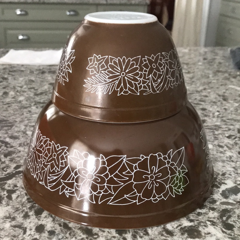 Pyrex Woodland mixing bowls nesting bowls dark brown 401 403
